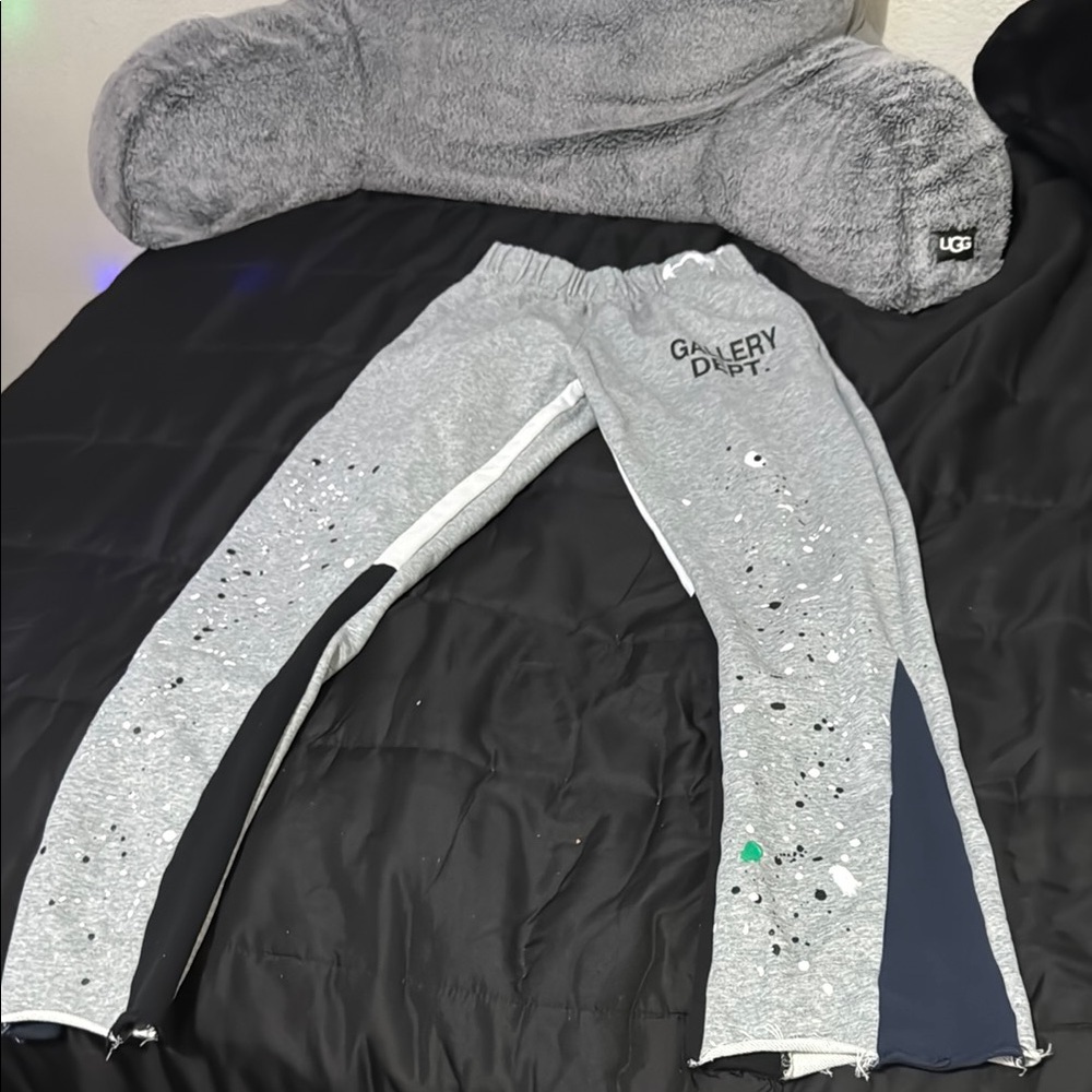 Gallery dept sweats size small in Men’s 100$